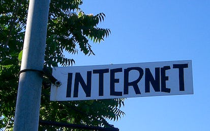Internet Giants: The Law and Economics of Media Platforms