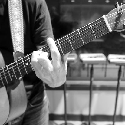 How to Play Guitar