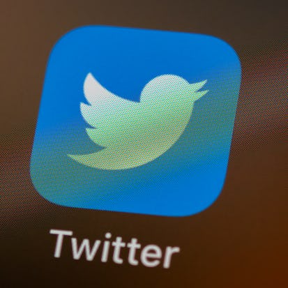 How to find customers by uploading contacts on Twitter