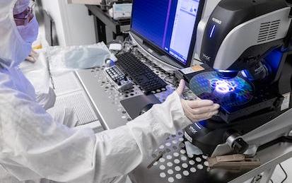 Advanced Semiconductor Packaging