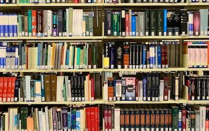 Quantitative Text Analysis and Measures of Readability in R