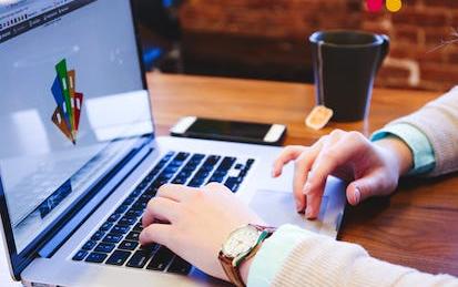 Publier des designs sur Slack avec Canva pour entreprises