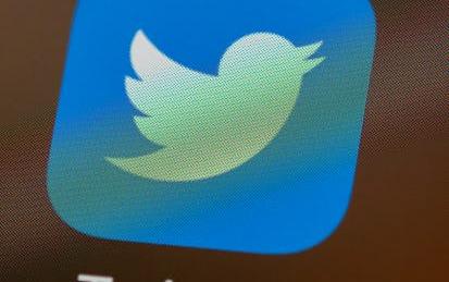How to find customers by uploading contacts on Twitter